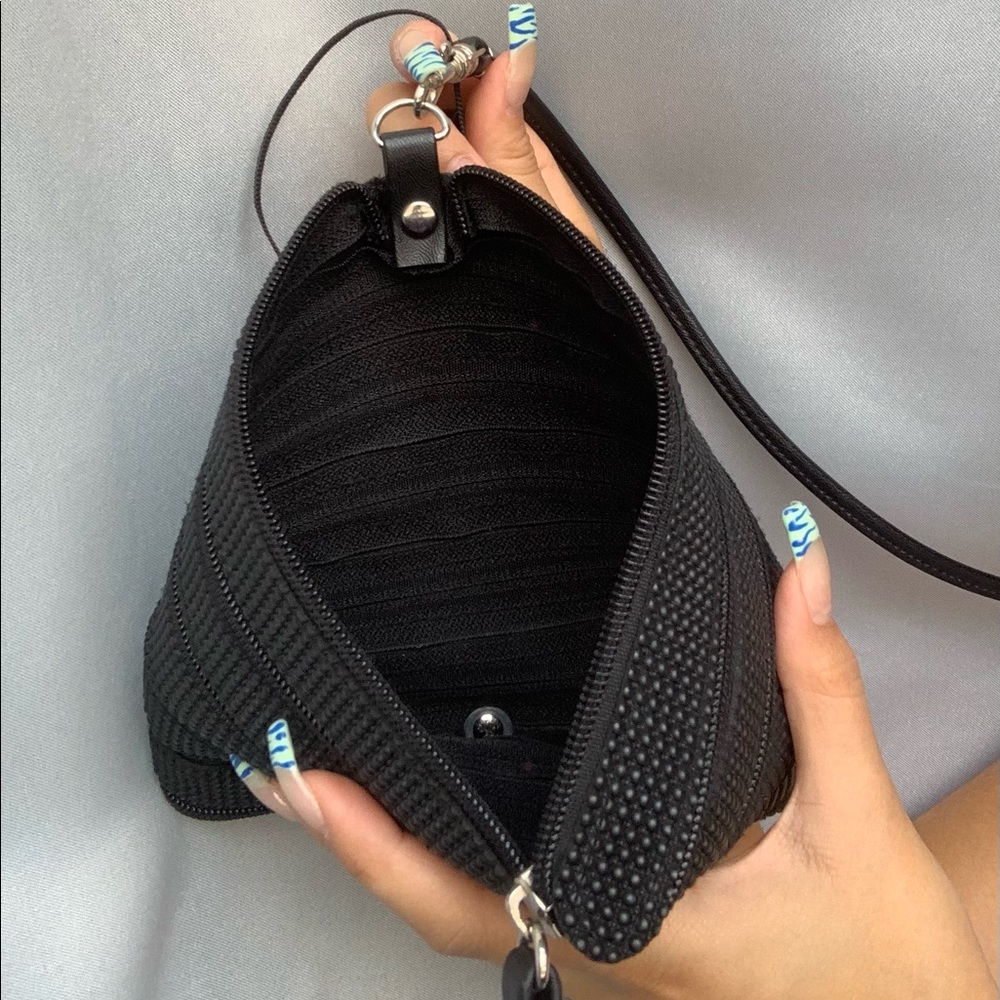 Zipper Pyramid Bag - Picture 3 of 3